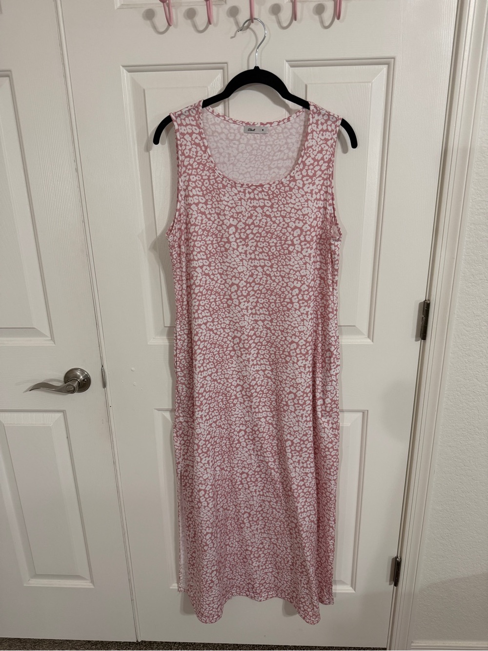 WIHOLL Pink White Leopard Print Maxi Dress M Sleeveless Side Slits Pockets